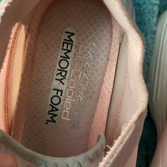 Light Pink Memory Foam Air-Cooled Skechers - Picture 2 of 3